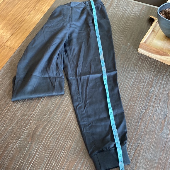 DKNY joggers size small in black 100% Lyocell. - Picture 10 of 11